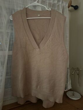 Women's V-Neck Sleeveless Knit Sweater Vest - Beige